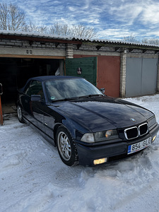 БМВ 320i Кабриолет (11 фото из 11)