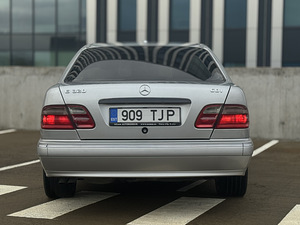 Mercedes-Benz E320 CDI (4 foto / 14)