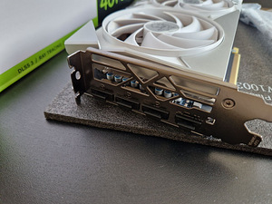MSI GeForce RTX 4070 Super (5 фото из 7)