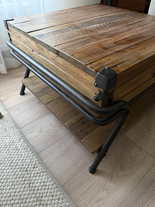 Loft-stiilis diivanilaud panipaigaga (5 foto / 5)