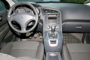 M/V Peugeot 5008 1,6 88kw 7 kohta (9 foto / 10)