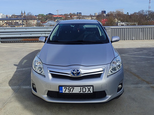 Toyota Auris Hybrid (3 foto / 12)