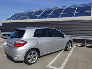 Toyota Auris Hybrid (5 foto / 12)