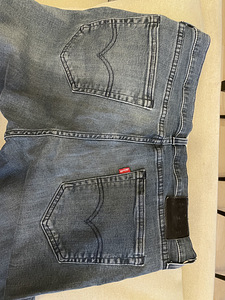 Джинсы Levi’s (3 фото из 5)