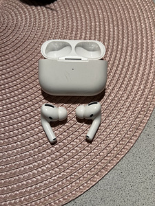 Продам AirPods Pro (1 фото из 1)
