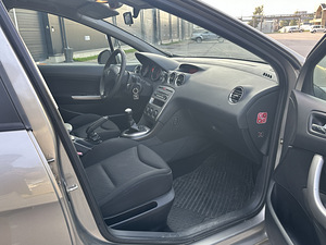 Peugeot 308 (7 фото из 11)