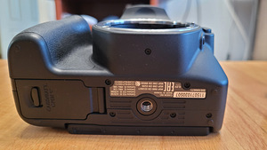 Canon 200D + 18-55mm IS STM f/4-5.6 + 2x Neewer LP-E17 аккумулятора (6 фото из 10)