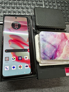 MOROLA RAZR 40 ULTRA 256GB (4 foto / 8)