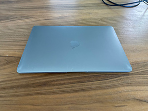 Macbook Air Retina 2018 256GB (2 foto / 4)