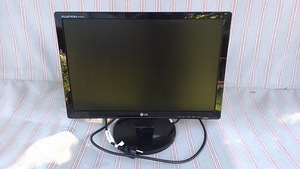 Monitor 19 tolli LG FLATRON (5 foto / 5)