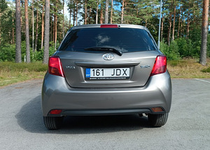 Toyota Yaris 1.3 73kW 2017 (8 foto / 15)