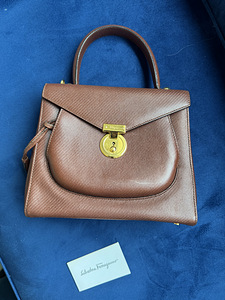 Salvatore Ferragamo käekott (2 foto / 4)