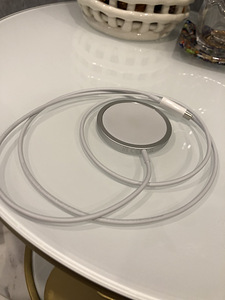 Apple'i traadita laadimine (3 foto / 3)