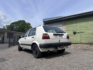 Продается VW Golf 2 (1989, белый, 4-дверный) (5 фото из 14)