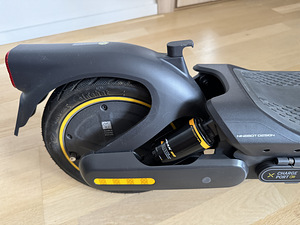 Электрический самокат Segway Kickscooter MAX G2 E (7 фото из 10)