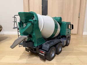Бетономешалка Bruder Man TGS Cement Mixer 1:16 (2 фото из 5)