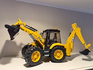 BRUDER Ekskavaator-laadur JCB 5CX 1:16 (1 foto / 7)