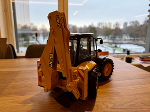 BRUDER Ekskavaator-laadur JCB 5CX 1:16 (4 foto / 7)