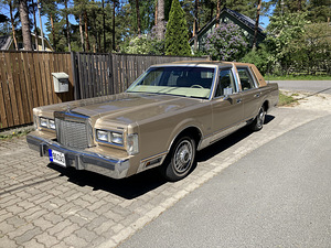 Lincoln Town Car 4.8 V8 119kW, 1986
