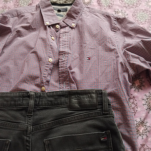 Meeste mustad teksad ja särk Tommy Hilfiger. (5 foto / 6)
