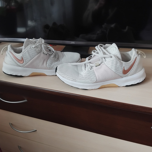 Naiste Nike tossud