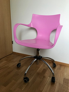 Регулируемый рабочий стул