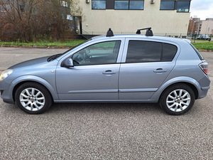 Opel Astra H (7 foto / 10)