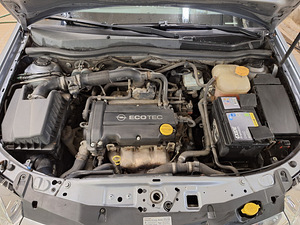 Opel Astra H (9 foto / 10)