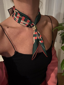 Gucci siidist sall (1 foto / 10)