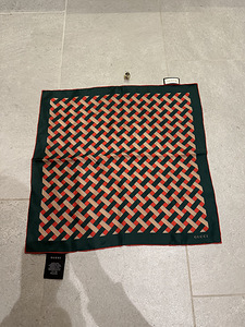 Gucci siidist sall (2 foto / 10)