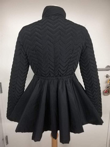 MONCLER женская куртка (3 фото из 9)