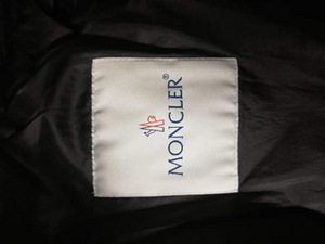 MONCLER женская куртка (7 фото из 9)