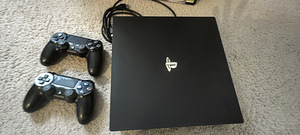 Play Station 4 Pro 1TB (4 foto / 5)