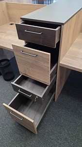 Heas seisukorras kontori-/büroomööbel. Laud (5 foto / 6)