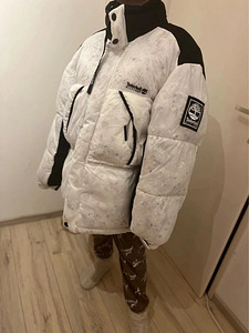Tommy Hilfiger (3 foto / 4)