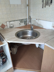 Nurgakapp valamu all (2 foto / 4)