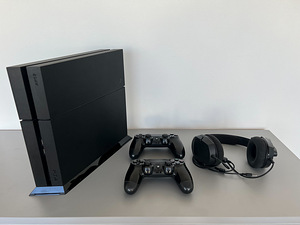 Playstation 4 1TB (1 фото из 4)
