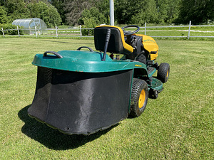 Võimas murutraktor kogujaga Yardman AN5150 (6 foto / 10)