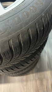 Оригинальные диски Audi R17 5x112 с шинами M+S Goodyear (3 фото из 6)