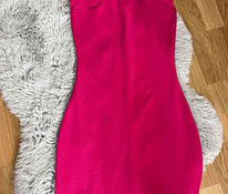 Платье розового цвета фуксии