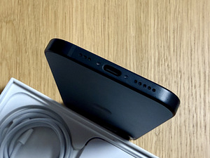 Apple iPhone 15 Black 128gb, uuevaärne, aku 100% Garantii (5 foto / 7)