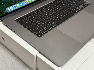 Apple Macbook Air 15 M3 2024 8/256GB SpaceGray SWE uueväärne (3 foto / 7)