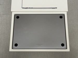 Apple Macbook Air 15 M3 2024 8/256GB SpaceGray SWE uueväärne (5 foto / 7)