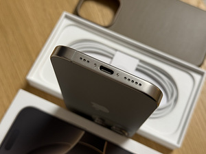 Apple iPhone 16 Pro Natural Ti 512GB как новый! Аккумулятор (5 фото из 10)