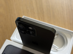 Apple iPhone 15 Pro Max Black Ti 256GB v heas korras! (4 foto / 8)