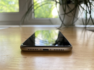 iPhone 11 64 ГБ (4 фото из 6)