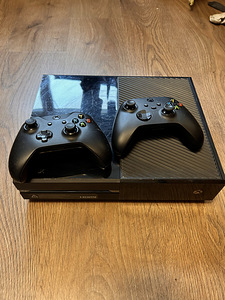 Xbox One 500gb + joystick (1 foto / 1)
