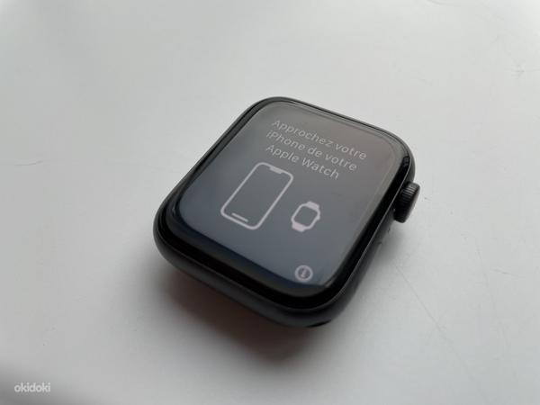 Apple Watch SE (GPS + LTE) 44 мм, черные (фото #2)