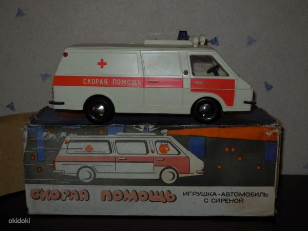 Veneaegne kiirabi mänguauto koos karbiga suur. skaala 1:18 (foto #2)