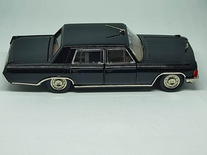 Mudelauto ZIL 117. A31. USSR 1983. 1:43 (4 foto / 8)